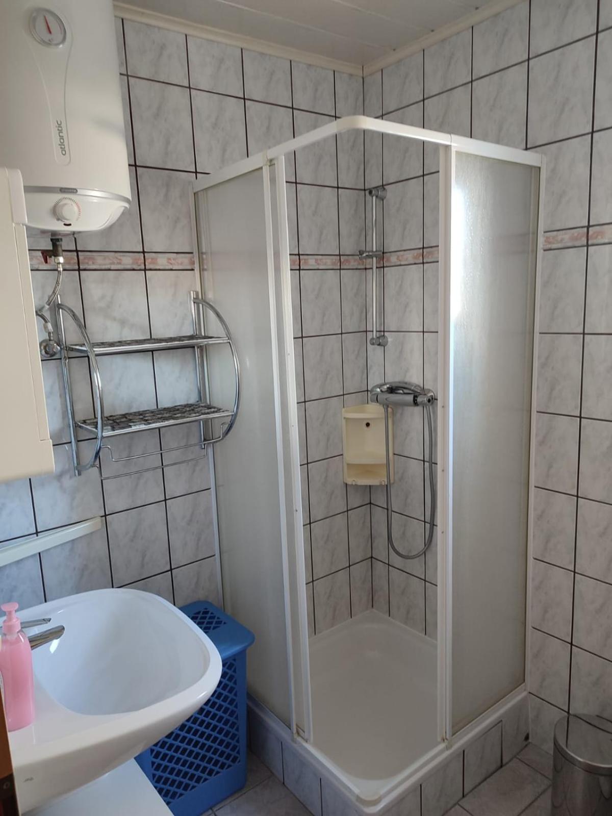 Apartments Zara Vir Exterior photo