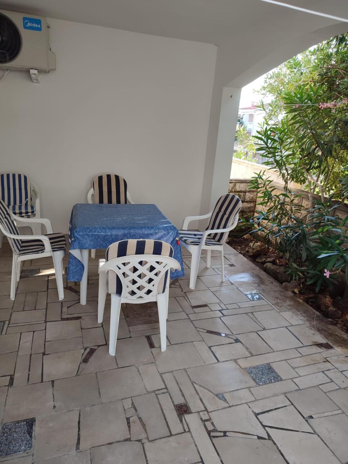 Apartments Zara Vir Exterior photo